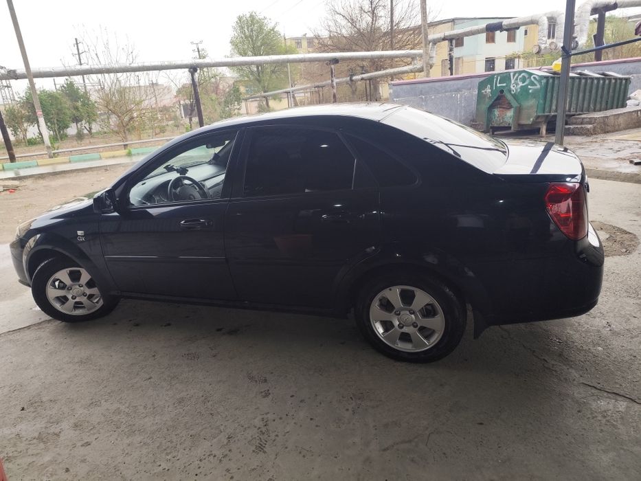 Lasetti jentra sotiladi