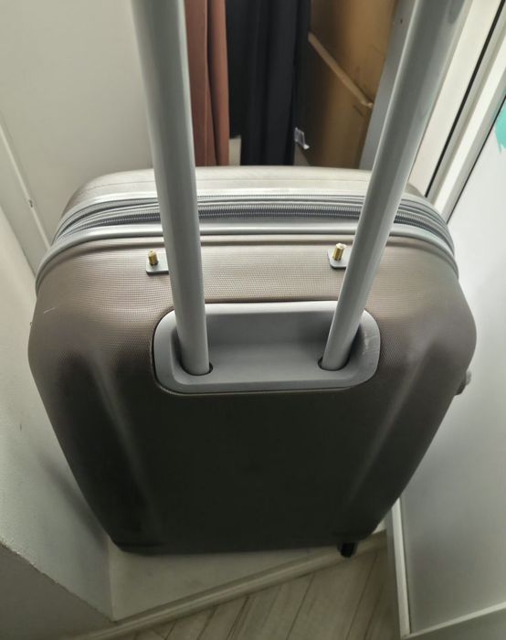 Продам чемодан большой