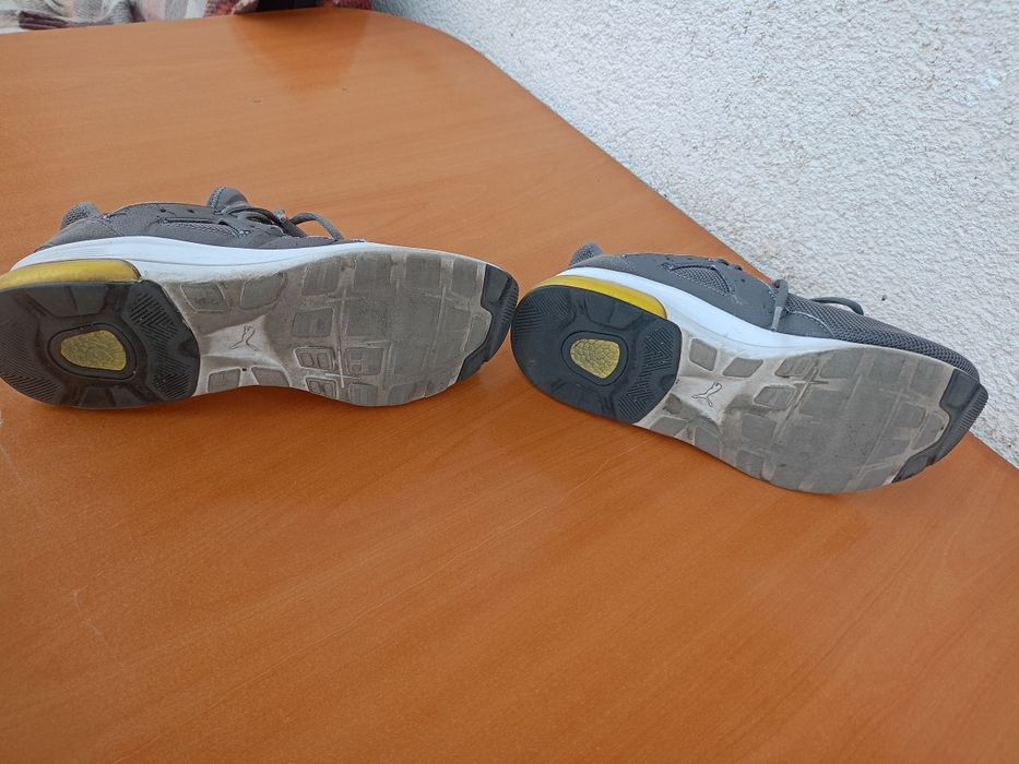 Vand pantofi sport Puma, produs de calitate superioara mărimea 41.