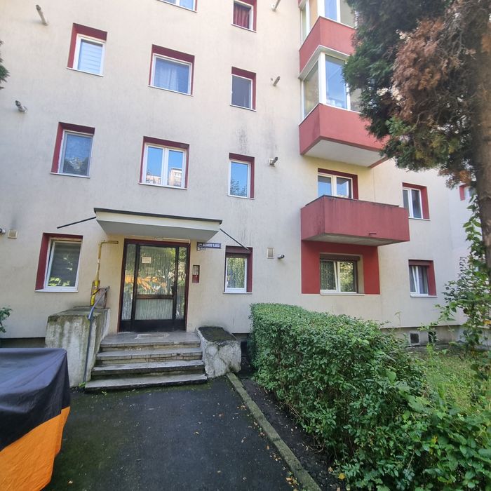 Proprietar vand apartament 3 camere semidecomandat etaj 1 zona Alexandru Vlahuta — fotografia 1