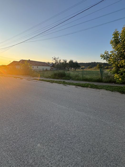 Teren Bratca zona piata