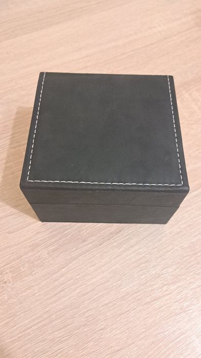 Часы ручные кварцевые