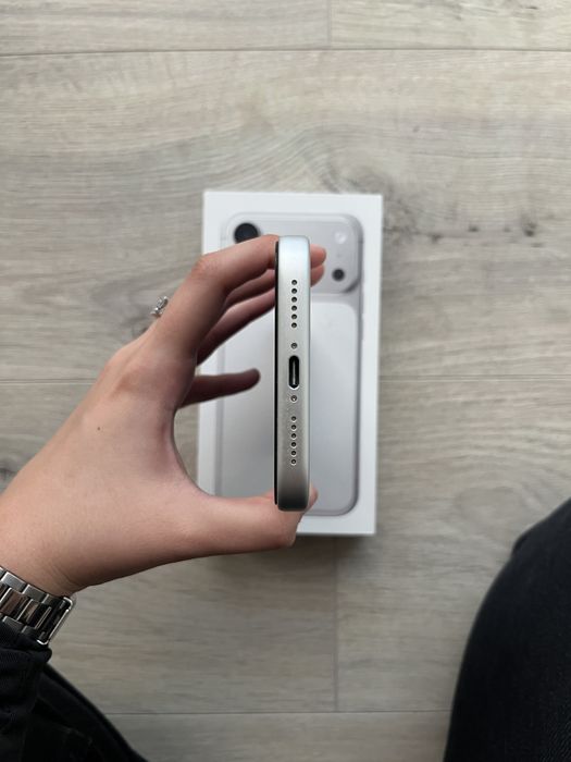 Vand iphone 17 pro max silver