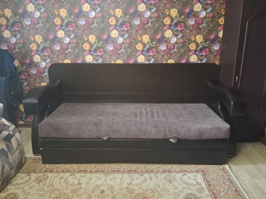 Продам Диван стол б\у