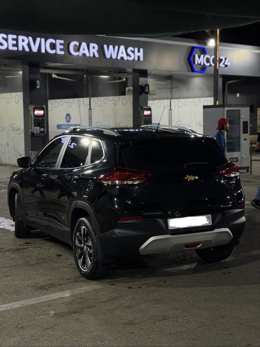 Tracker premier Qora