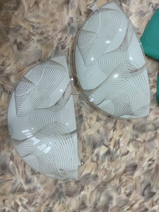 Продам 2 люстры/плафоны