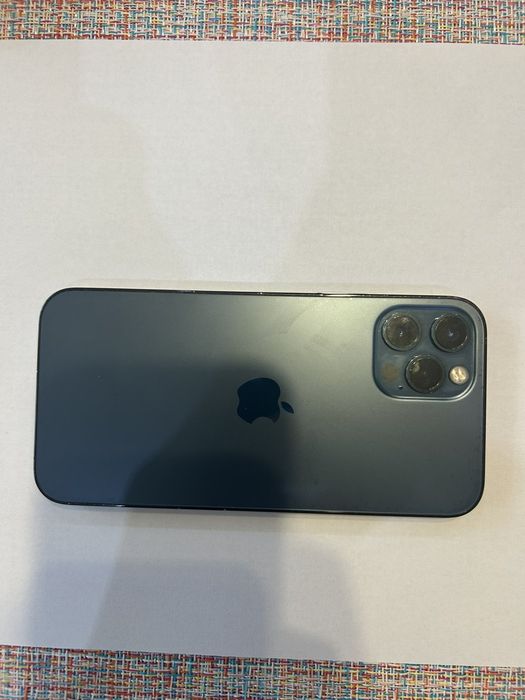 телефон iPhone 12
