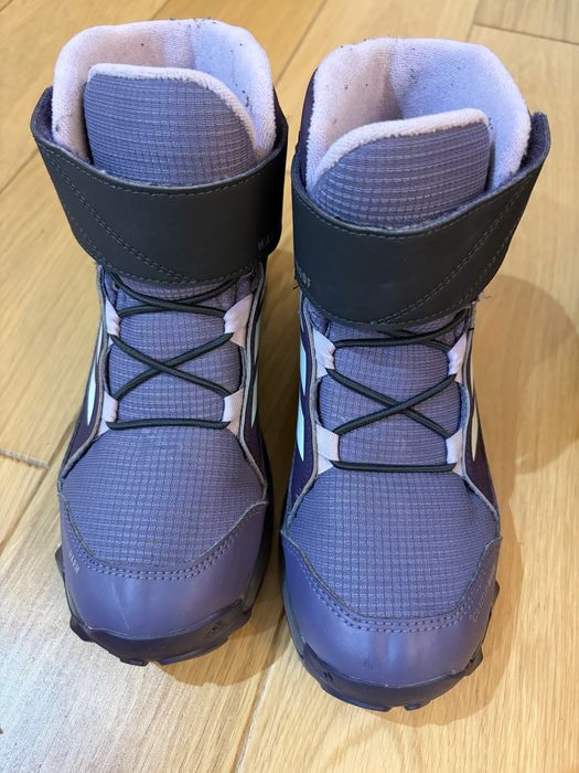 Продам зимние ботинки Adidas