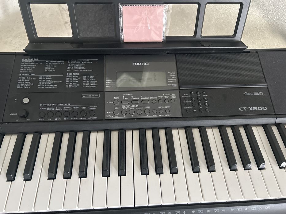 Синтезатор купили толком не пользовались