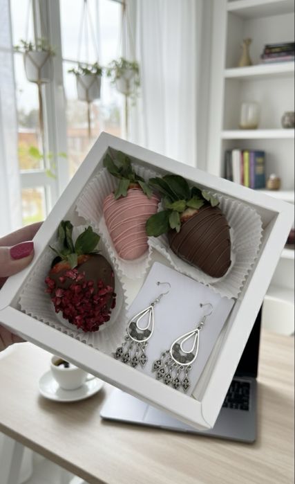 Клубника в шоколаде подарочный набор