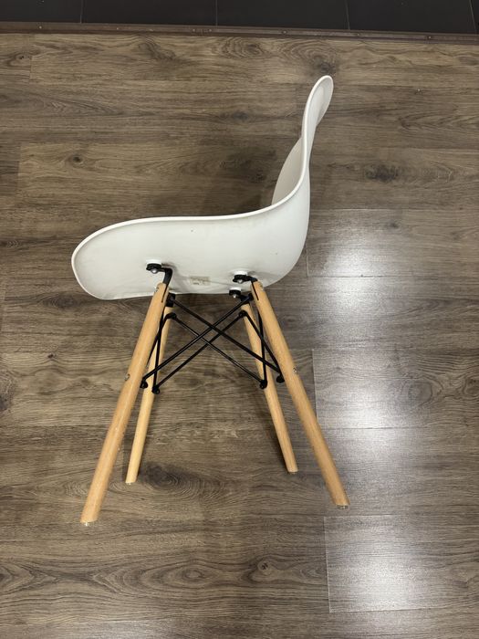 Кухоные стулья белые