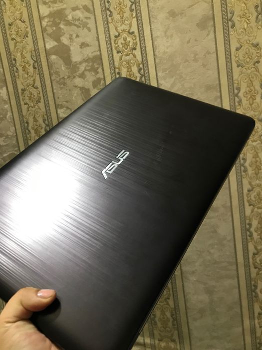 Noutbook Asus ko’p ishlatilmagan
