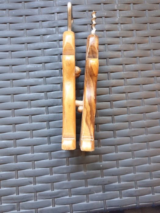 Desfacator bere vin femeie barbat set