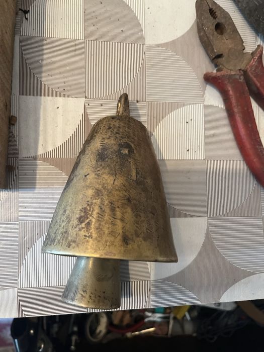 Продавам стари звънци