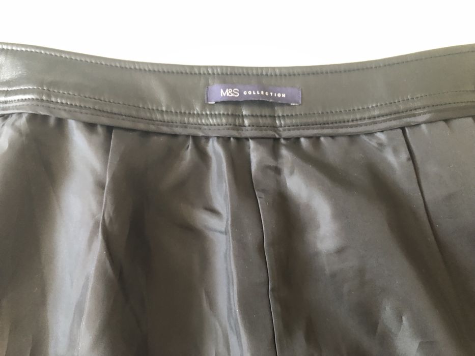 Fusta neagra M&S din piele