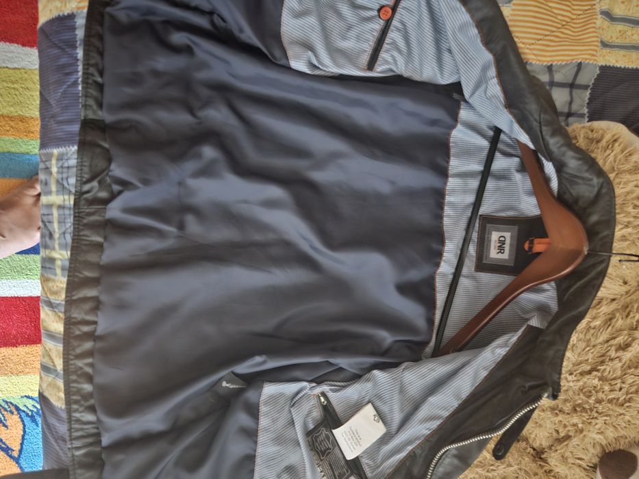 Продавам кожено яке