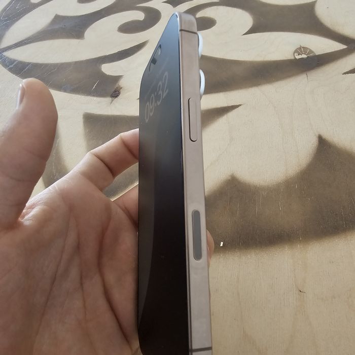 Айфон 16 про продаю срочно