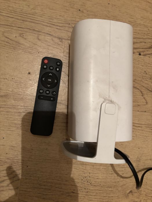 Продвам телевезор Модель: Smart Projector HY300
