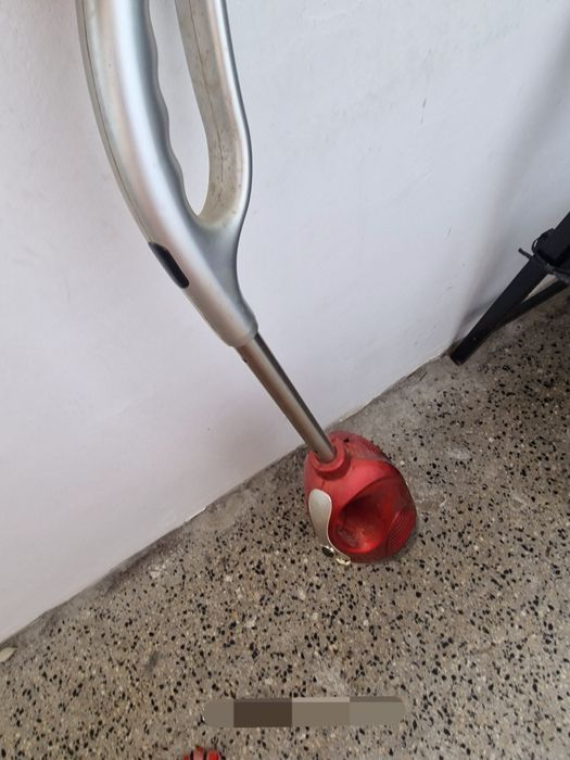 Велоергометър и зареждаща се прахосмукачка