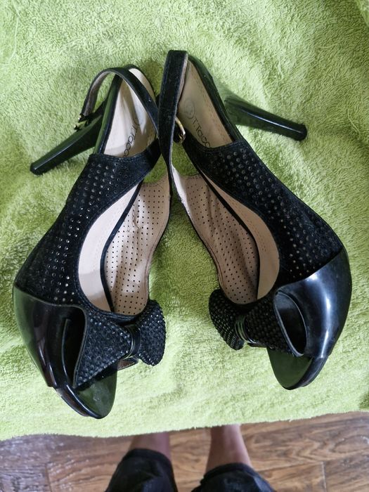 Продам лоферы и босоножки