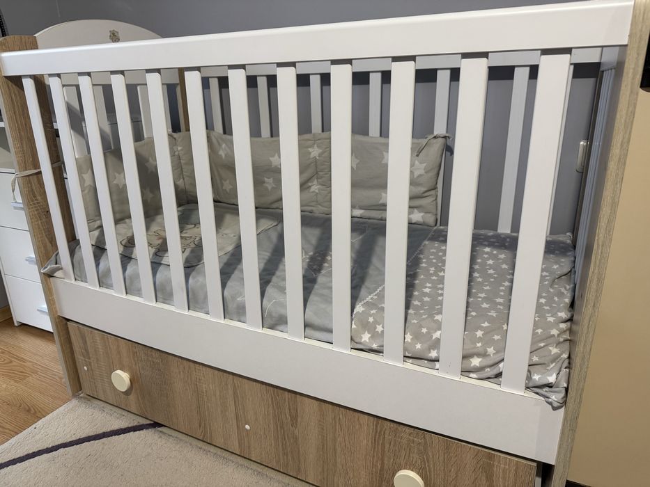 Бебешка кошара с люлеещ механизъм