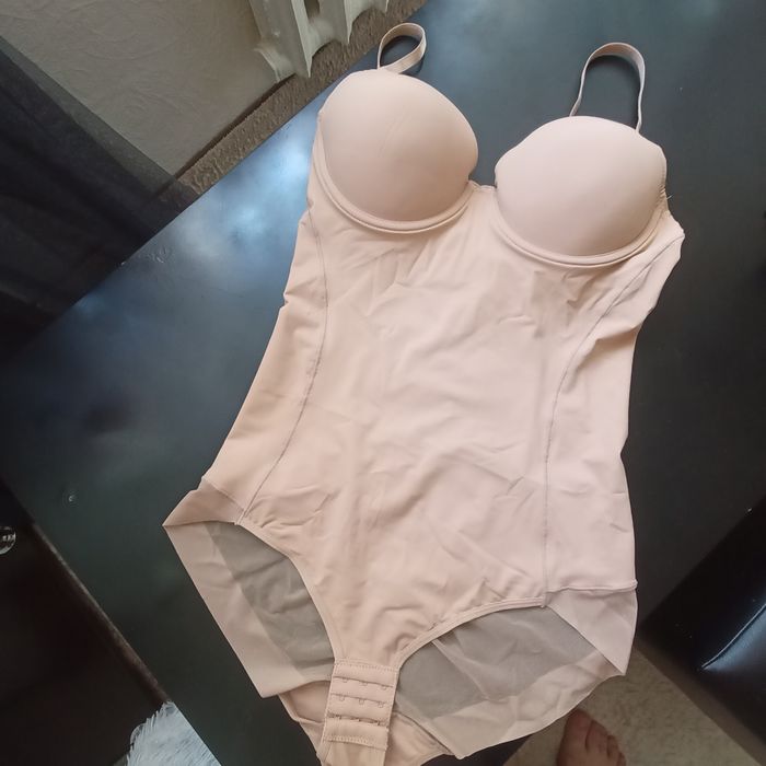 Боди утягивающее бежевое