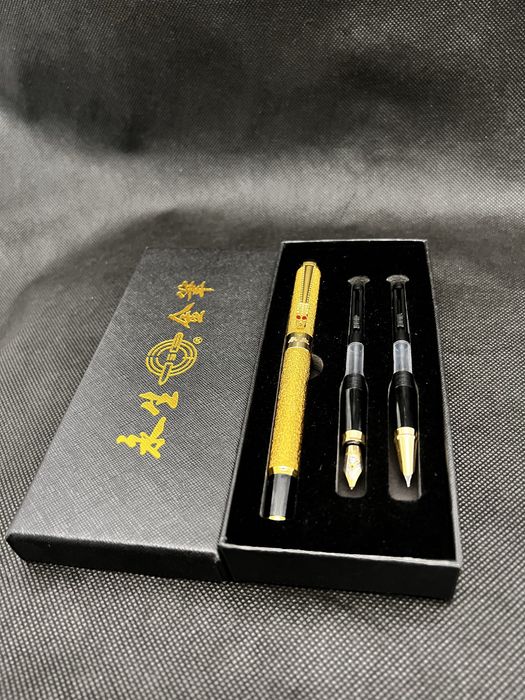 Перьевая ручка подарочная