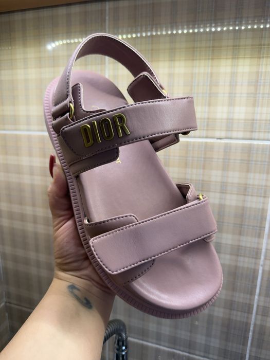 Женские сандали от Dior