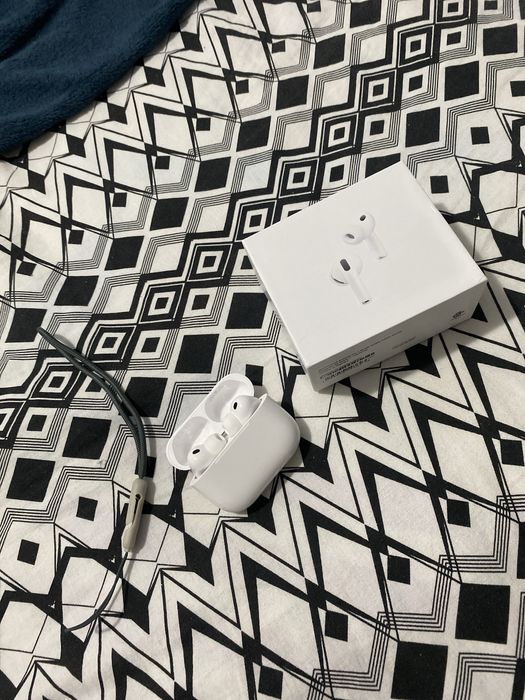 Vând  Airpods pro 3 nou