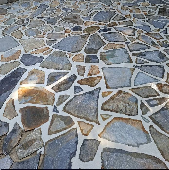 Vindem si montam piatra naturala