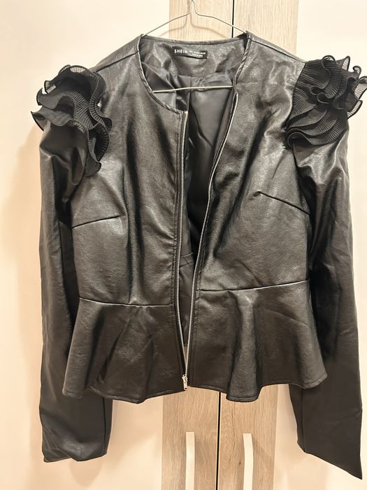 Черно кожено яке