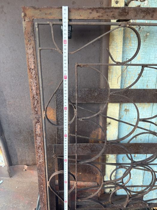 Продам металлическую дверь с рамой