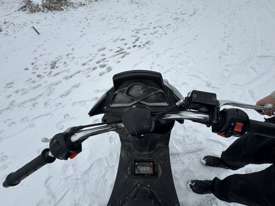 В продаже мопед макси скутер