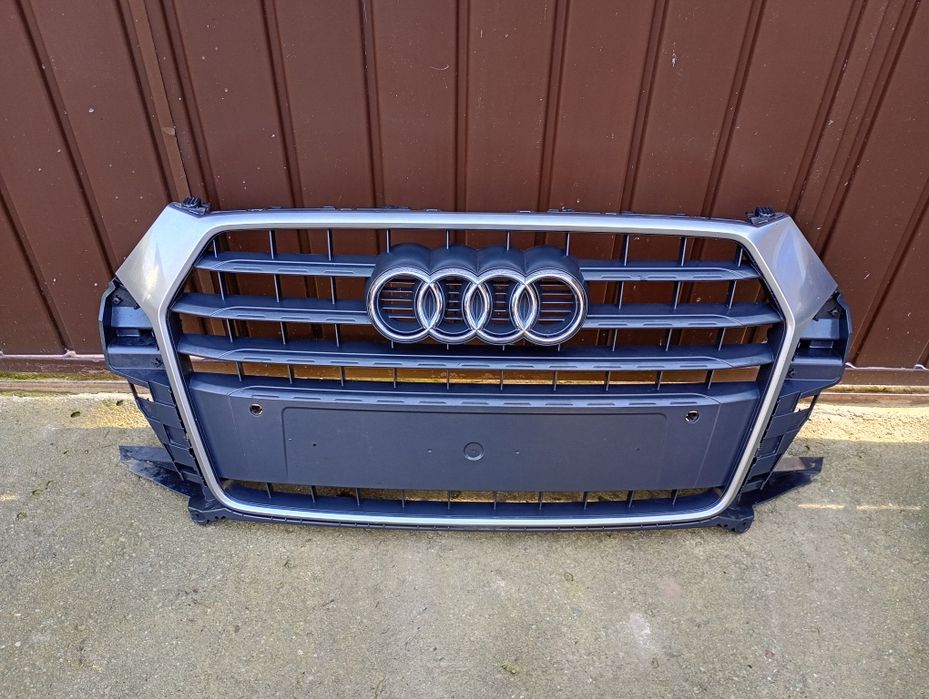Grila radiator audi Q3 cod 8u0853653