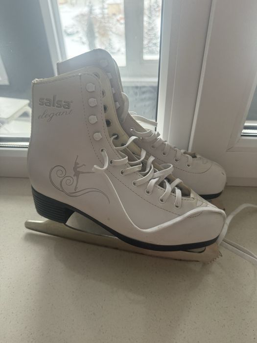 Коньки женские фигурные