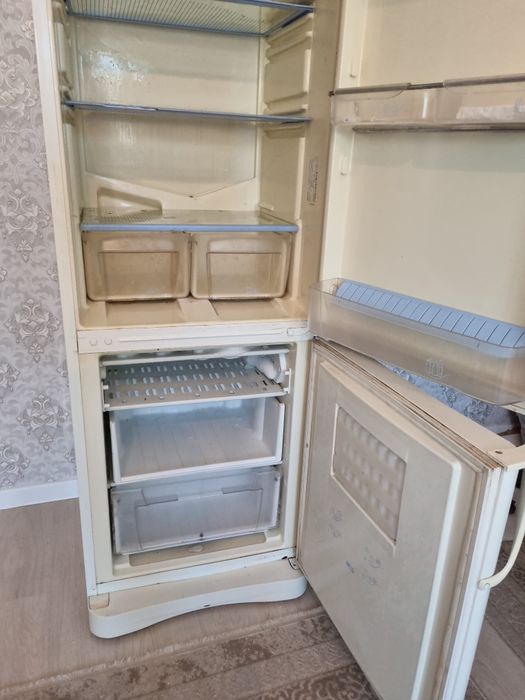 Холодильник Indesit