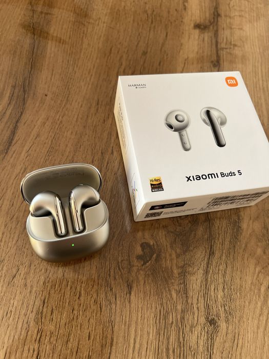 Продается наушники Xiomi Buds 5