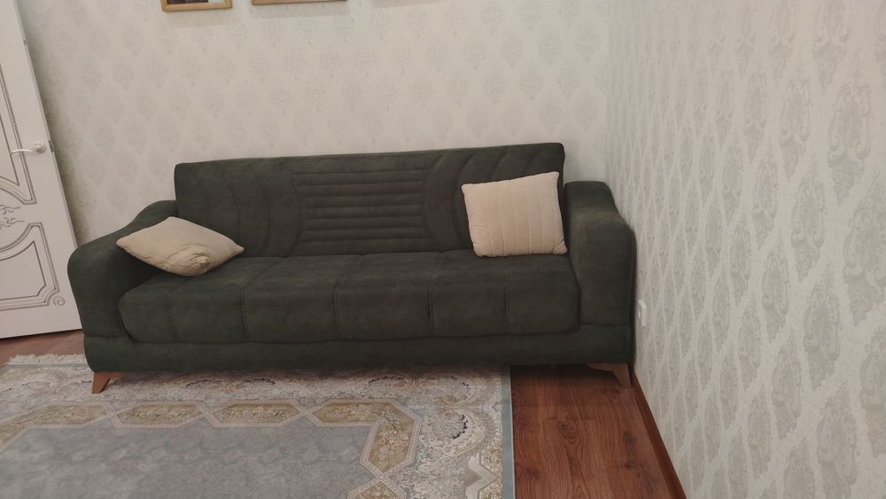 Диван, стол стулья