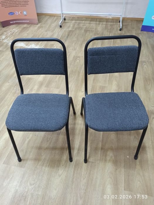 Стол , стулья все в отличном состоянии