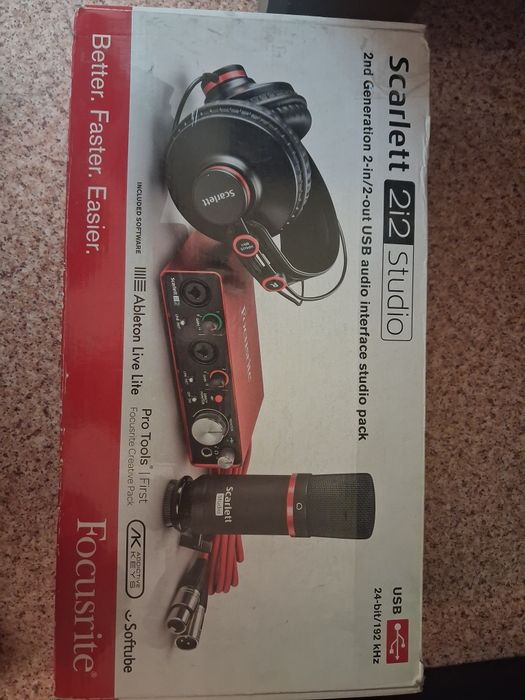 Focusrite Scarlett 2i2 комплект
