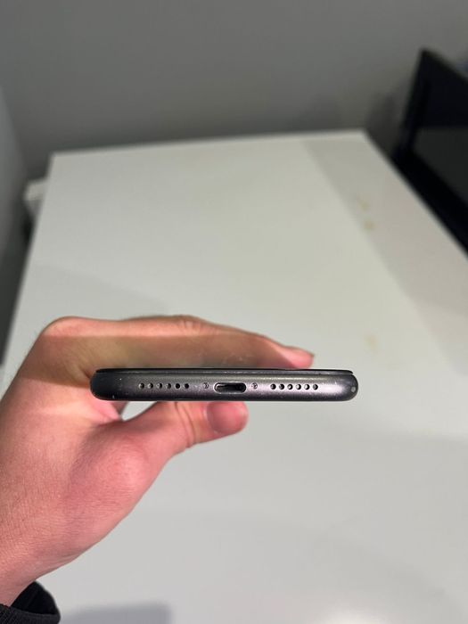 Продам айфон 11 128