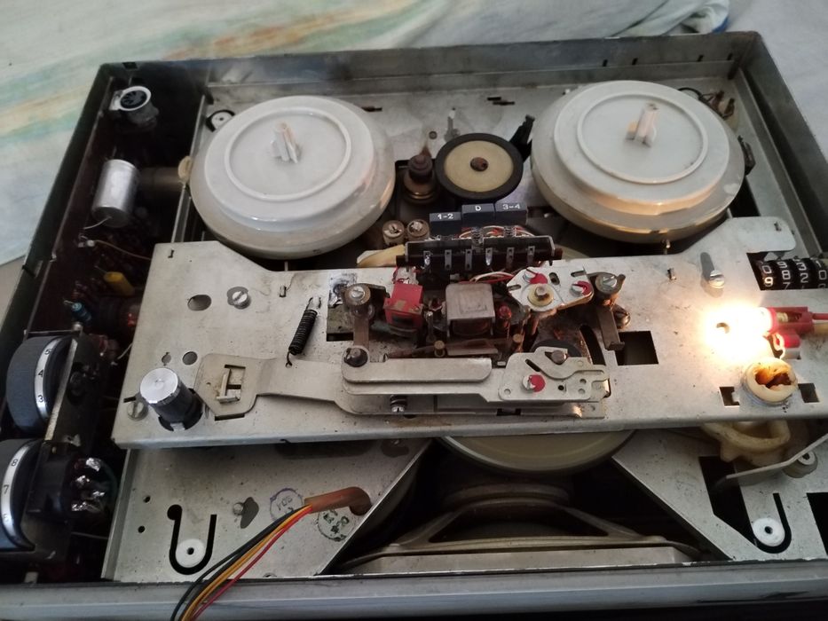Magnetofon Unitra zk140 pe lămpi