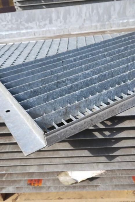 Trepte zincate galvanizate