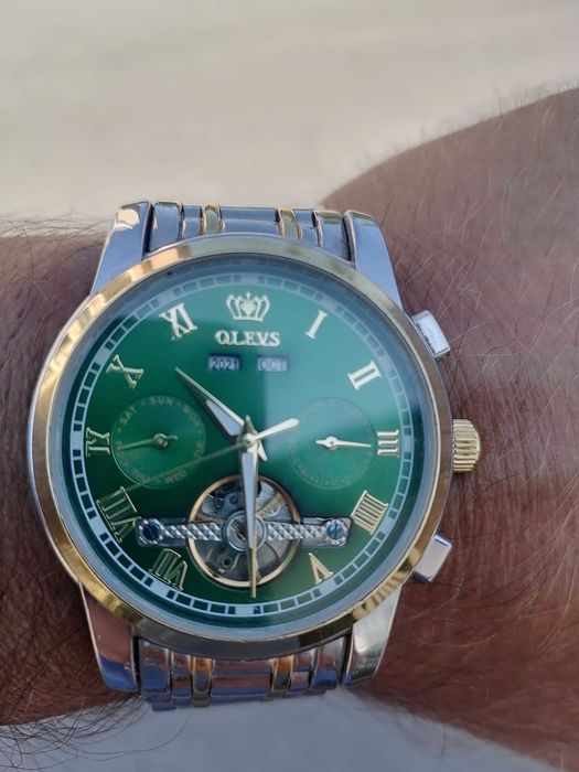 Продавам самонавиващ часовник Olevs водонепроницаем 3атм.