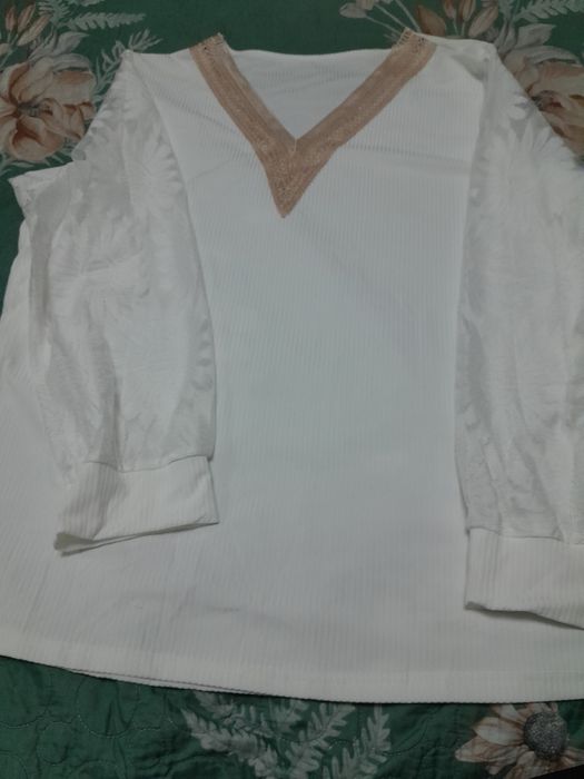 Bluza cu mâneci lungi noua