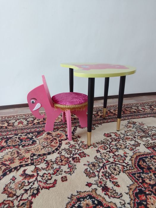 Детский стол с табуретом