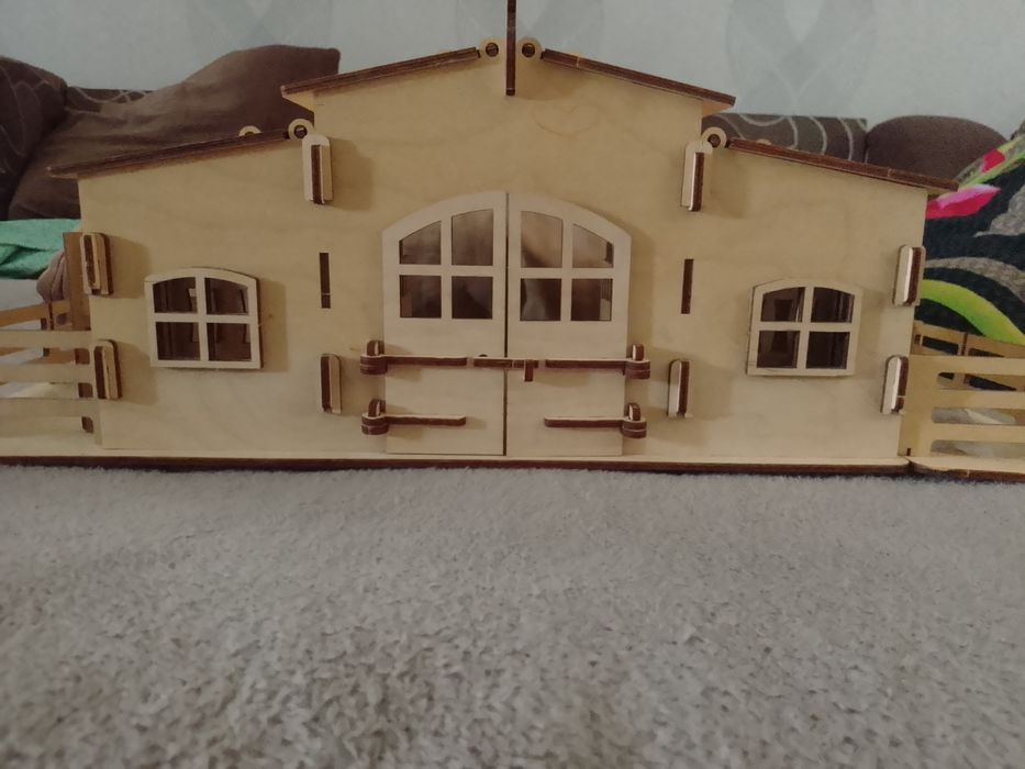 игрушечная деревянная конюшня