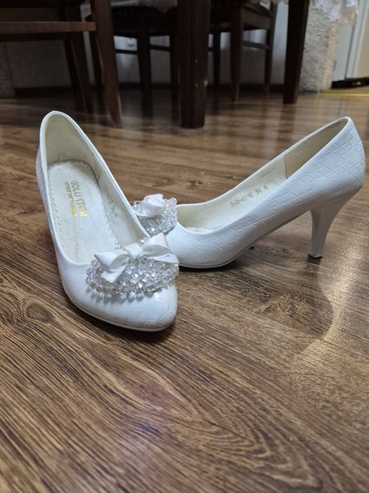 Туфли белые праздничные