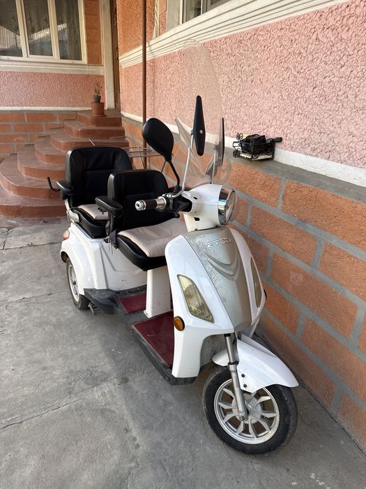 Tricicleta electrica cu doua locuri utilizata dar in stare foarte buna