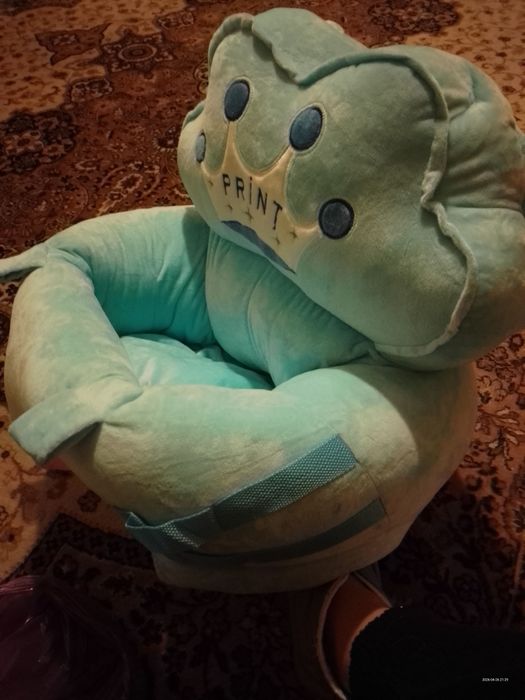 fotoliu din pluș, perna alaptare bebeluș și protecție baby jem în condiții foarte bune